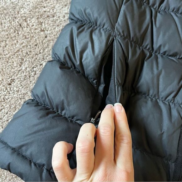 Athleta Women's XS Goose Down Puffer Vest - Picture 7 of 7